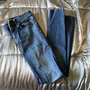 Abercrombie fitch ultra high rise super skinny jeans. 27/4 regular